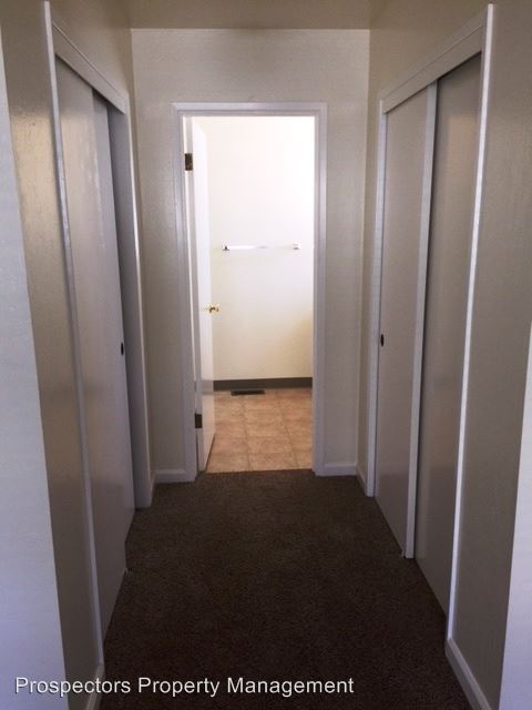 Building Photo - 1138 Montebello Dr