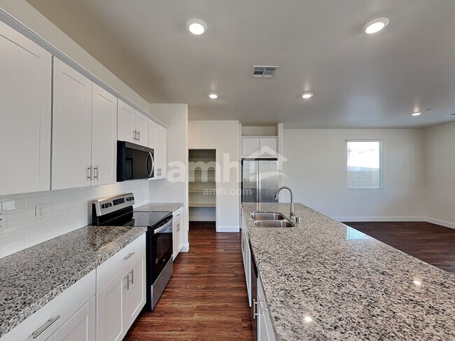 Foto del edificio - 322 Palazza Reserve Pl