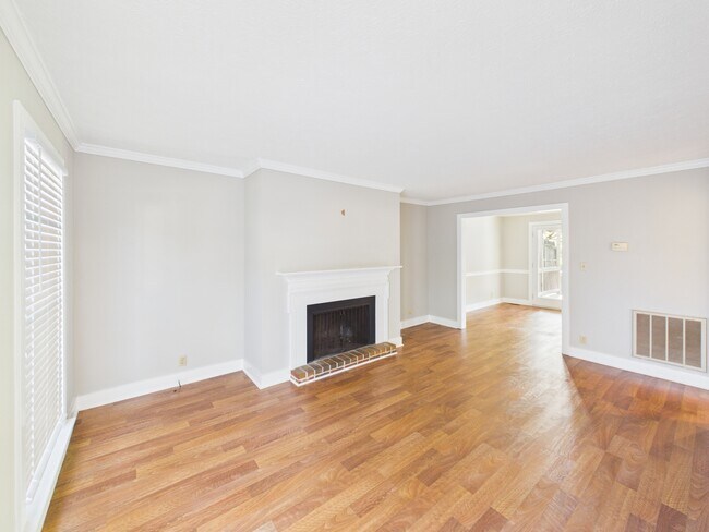 Foto del edificio - 1985 Briarcliff Rd