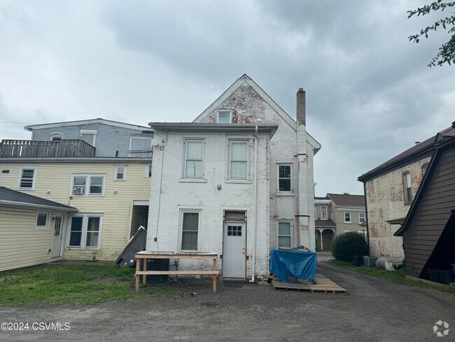 Building Photo - 13 E 3rd St