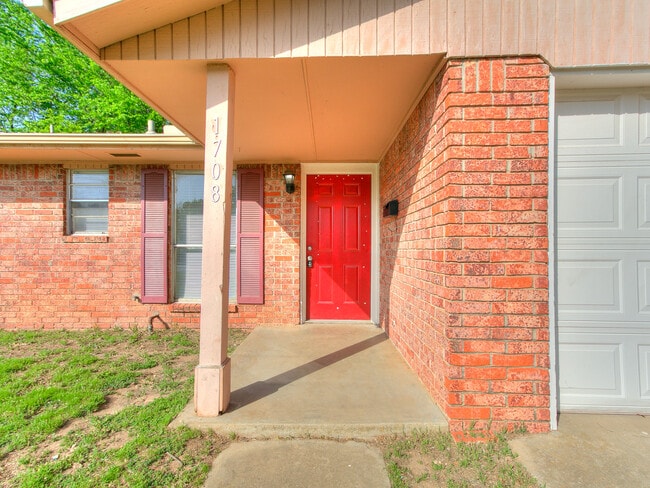 Photo - 1708 Classen Blvd (Norman, OK) House