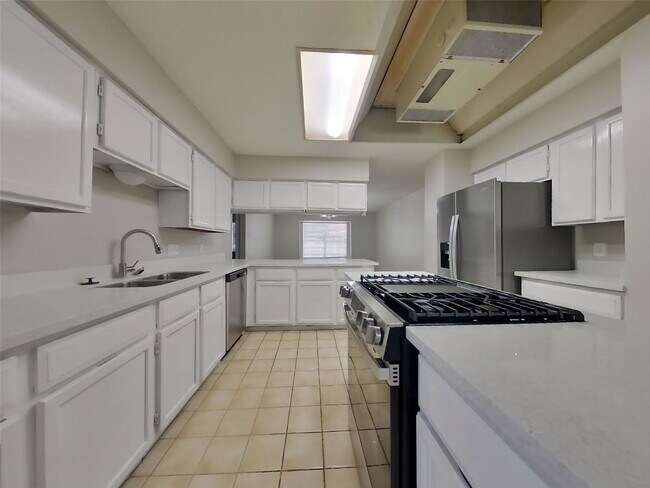 Foto del edificio - 17226 Modbury Dr