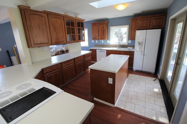 Building Photo - 10002 N Whitworth Dr
