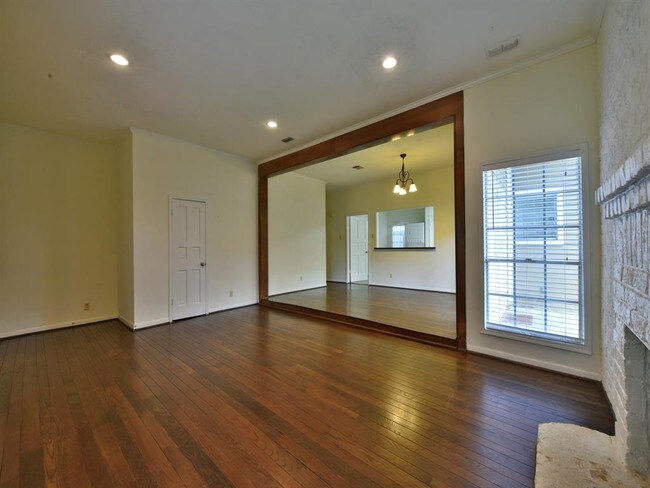 Building Photo - 5627 Val Verde St