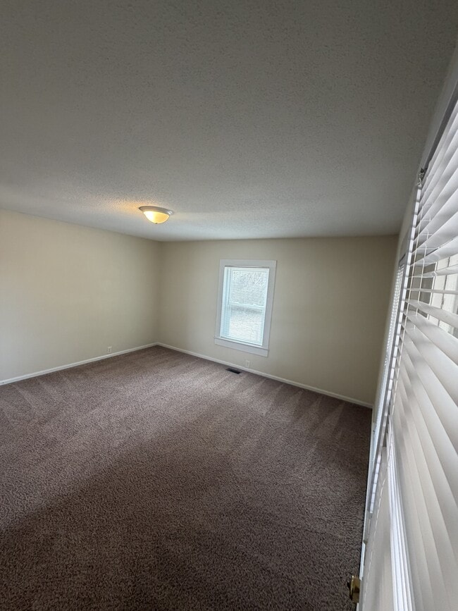 Foto del edificio - 5292 Red Hill Church Rd