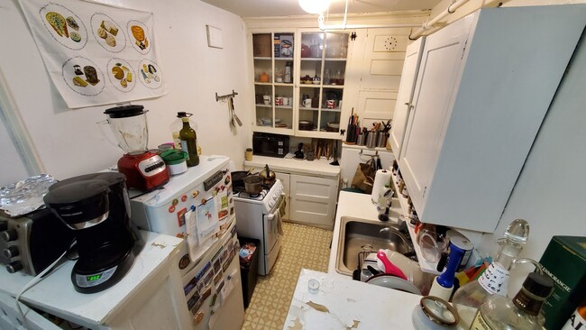 Building Photo - Super cozy and unique apartment