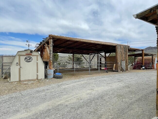 Building Photo - 150 Horse Shoe Bend Rd