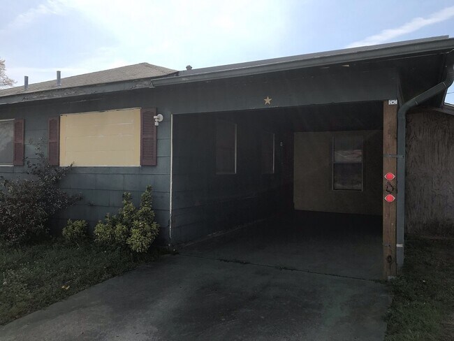 Building Photo - 606 Knowles St