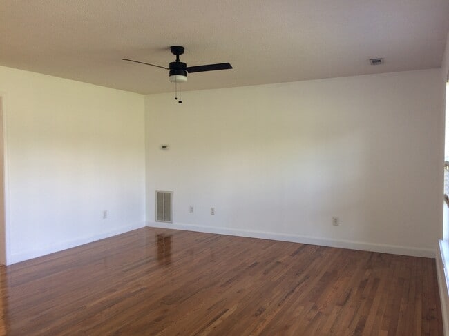 Living room - 701 Swadley Rd