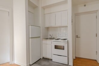 Building Photo - 3495 Av Van Horne