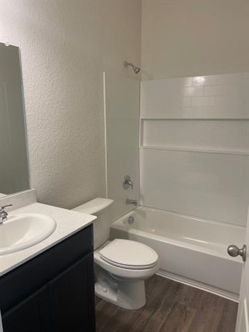 Building Photo - 705 Peach Tree Ln