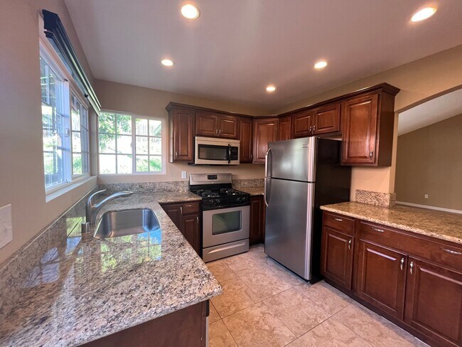 Building Photo - Charming house for rent in Encanto!