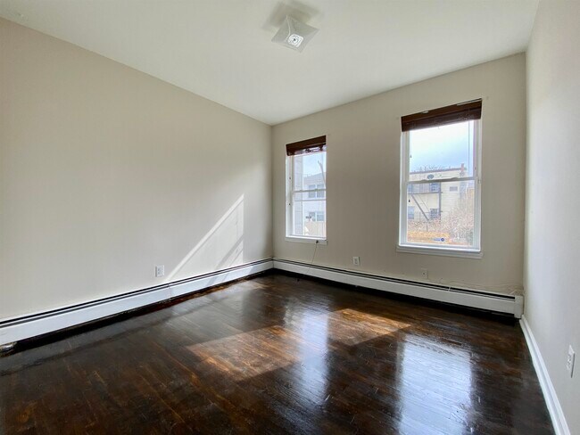 Building Photo - 231 Griffith St