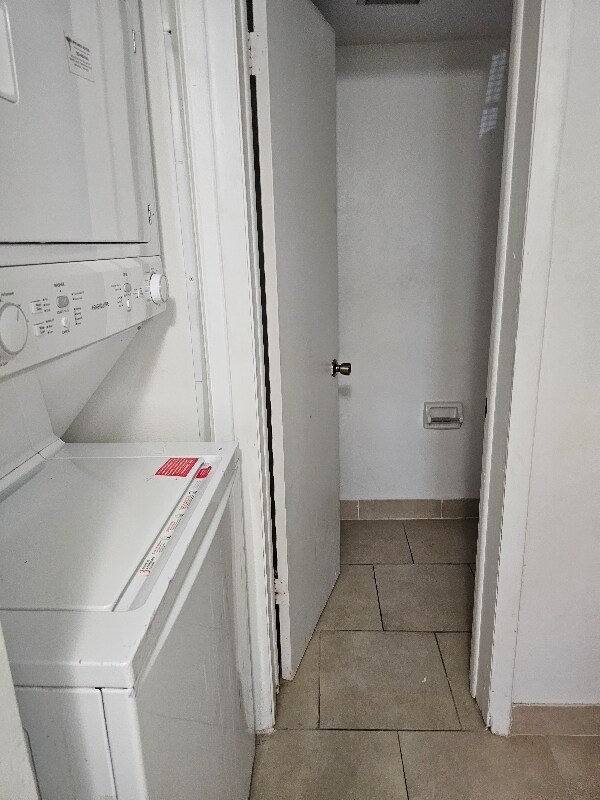 Building Photo - 563 Midway Track