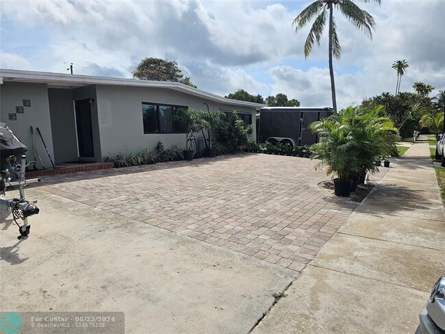 Building Photo - 1330 NE 41st Dr