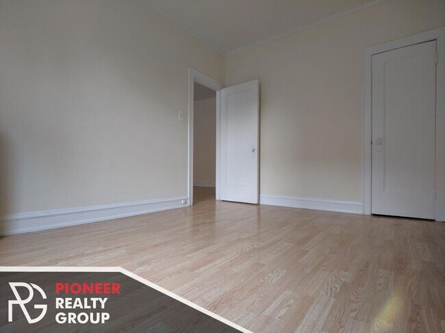 Foto del edificio - 4851 N Damen Ave