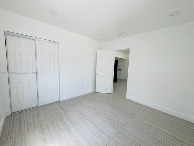 Foto del edificio - 1364 NE 145th St