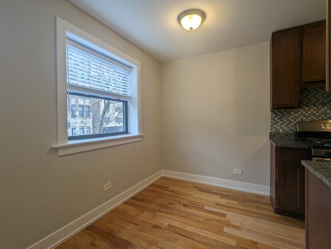 Foto del edificio - 502 W Briar Pl