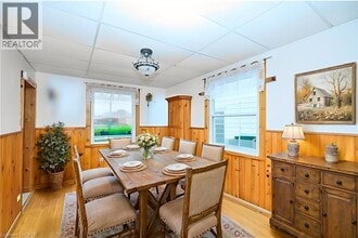 Building Photo - 33 Merigold St