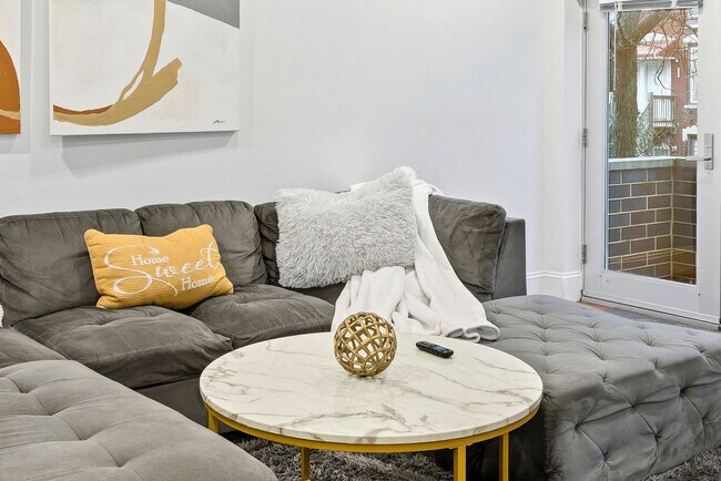 Foto del edificio - 1621 W Beach Ave