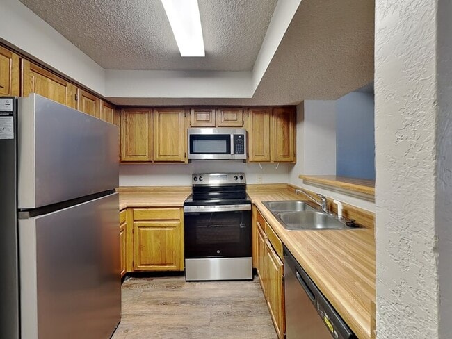 Building Photo - 2309 Balsam Dr