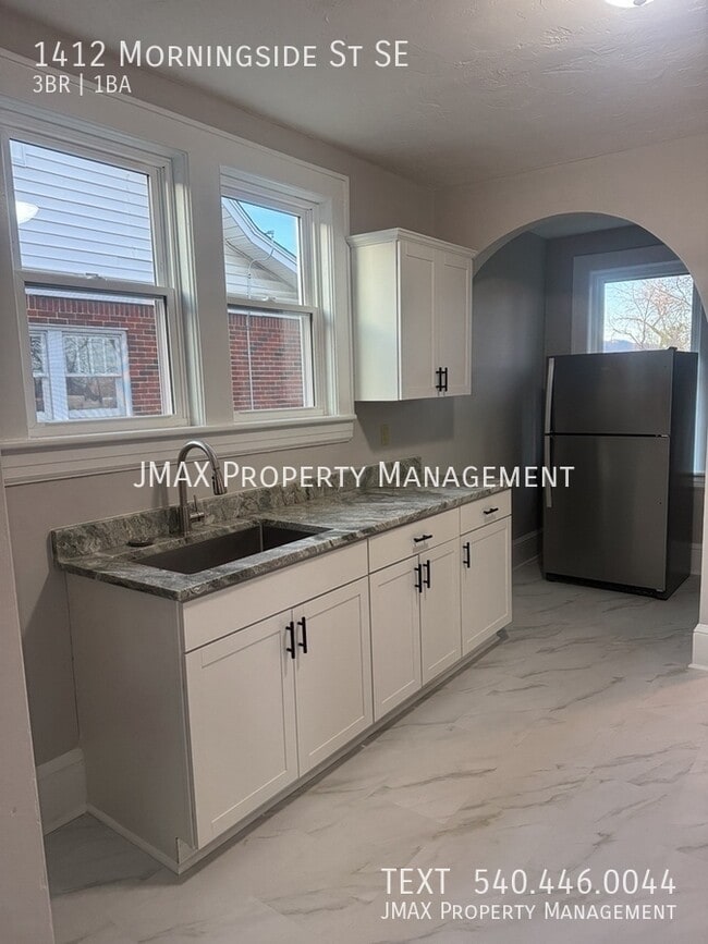 Building Photo - 1412 Morningside St SE