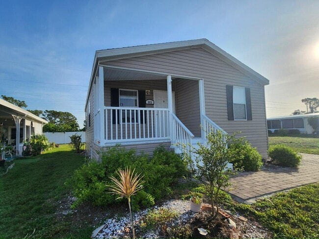 Building Photo - 445 Avanti Way Blvd