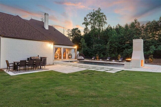 Foto del edificio - 2242 Shoal Creek Rd