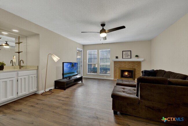 Foto del edificio - 1202 Thorpe Ln