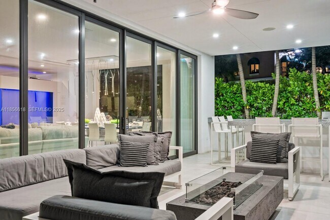 Building Photo - 310 SE 11th Ave