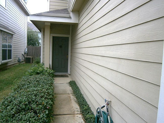 Foto del edificio - 16610 Newglen Ln