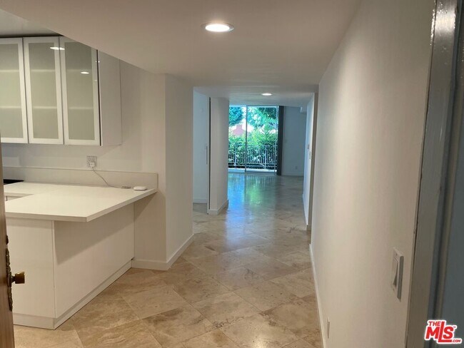 Foto del edificio - 9297 Burton Wy