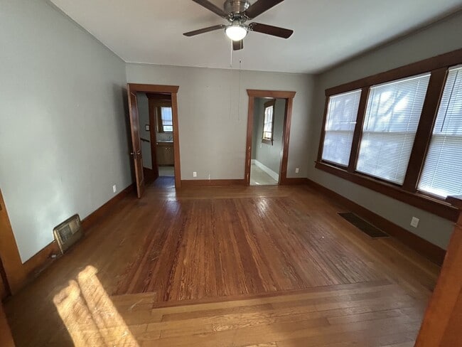 Foto del edificio - 2420 E 2nd St N