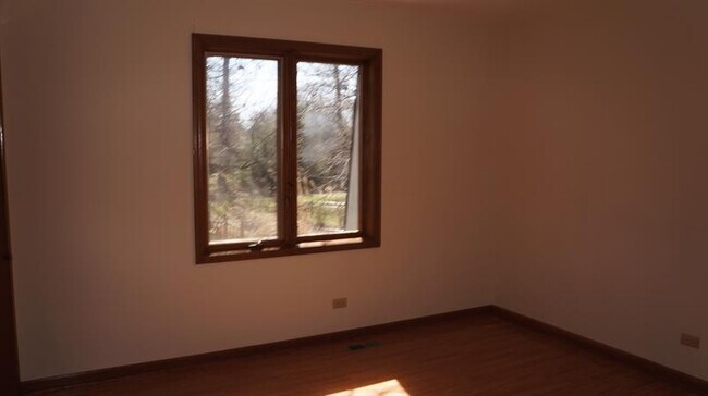 Building Photo - 326 Meadowrue Ln
