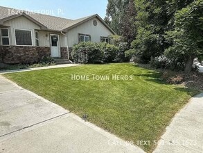 Building Photo - 1620 Daffodil Pl