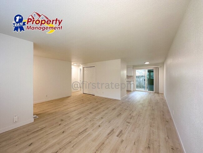Building Photo - 3209 W Rose Hl St