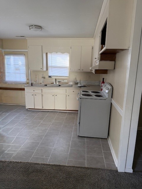 Building Photo - 836 Western Ave