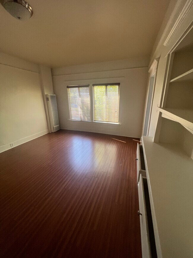 Foto del edificio - 201 Toluca N St