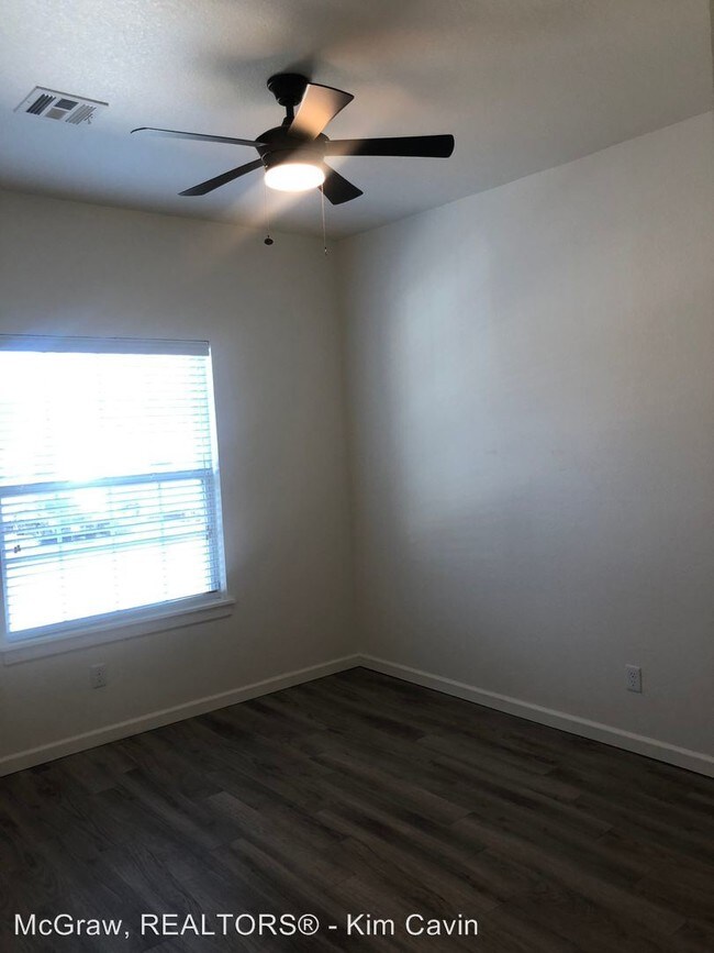 Building Photo - 2 br, 2 bath Apartment - 3505 E. 21st St.