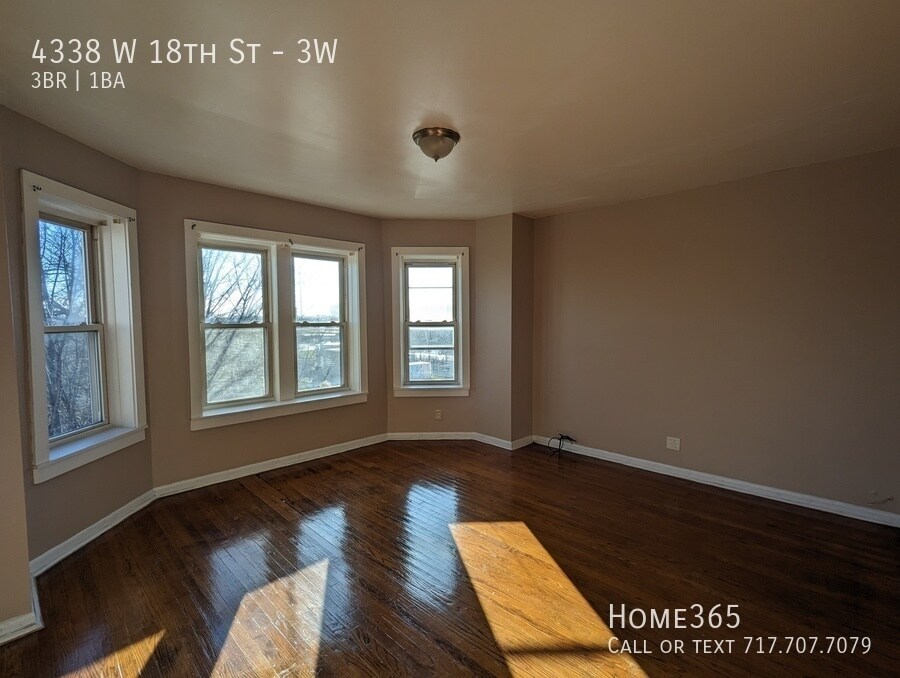 Primary Photo - Well-located 3 bedroom apartment in Chicago!!