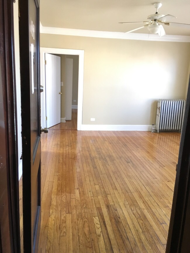 Foto del edificio - 547 E 73rd St