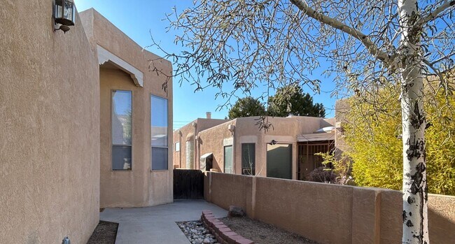 Foto del edificio - NE HEIGHTS