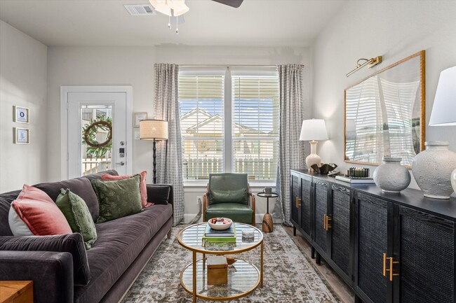 Building Photo - The Cottage Green Tomball