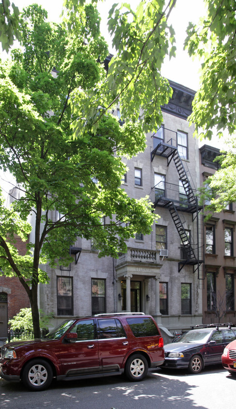 Building Photo - Colonial