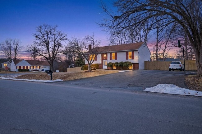 Building Photo - 136 Stevens Dr