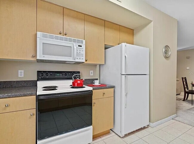 Building Photo - 1001 Via Capri Ln