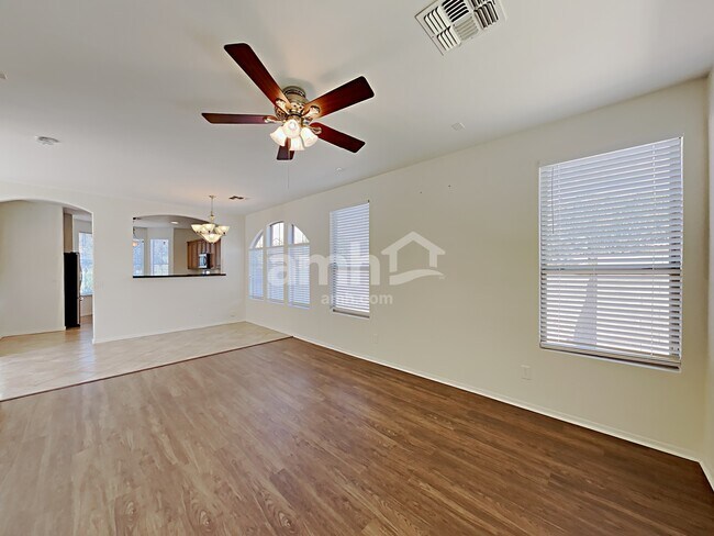 Foto del edificio - 4151 E Trigger Way