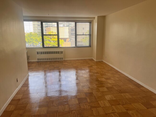 Foto del edificio - 10 Huron Ave