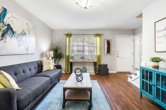 Building Photo - Knollwood Townhouse Apartments