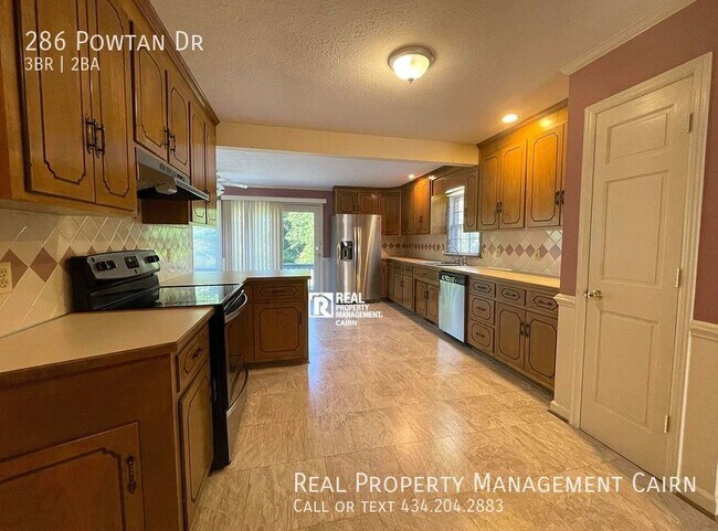 Building Photo - Spacious 3 Bedroom 2 Bath With 2 Car Garag...